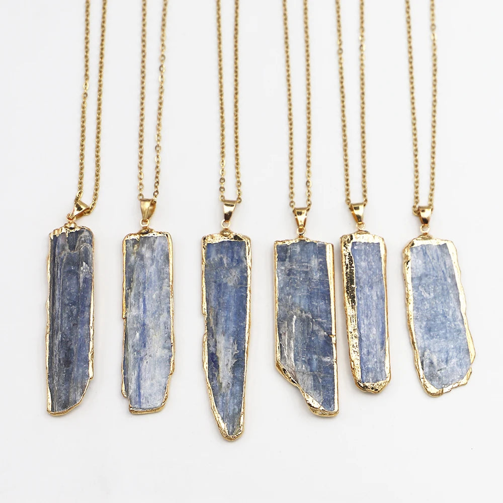 Colar de Cadeia com Pingente de Pedra Natural de Cianita – Design Fashionável com Borda Dourada