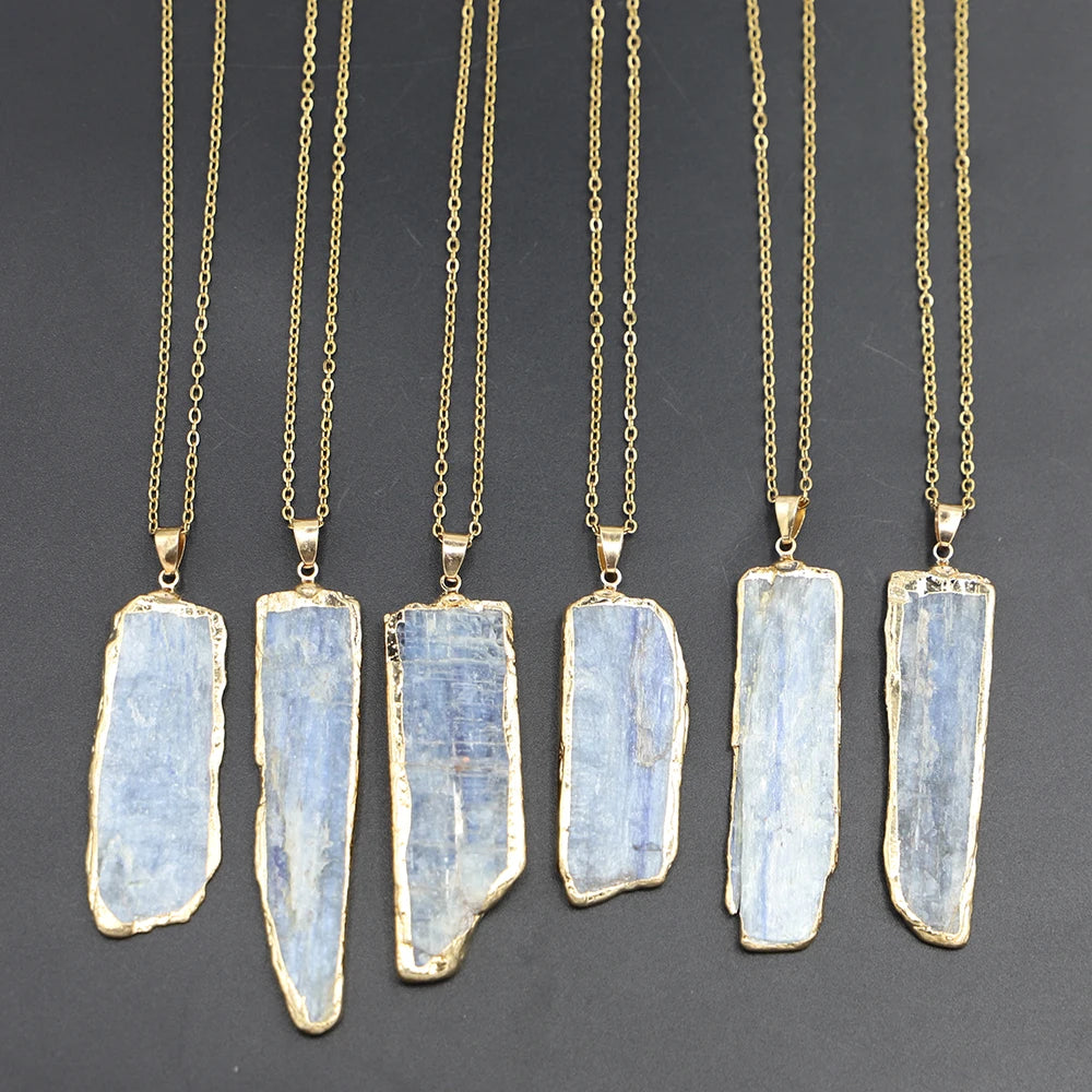 Colar de Cadeia com Pingente de Pedra Natural de Cianita – Design Fashionável com Borda Dourada
