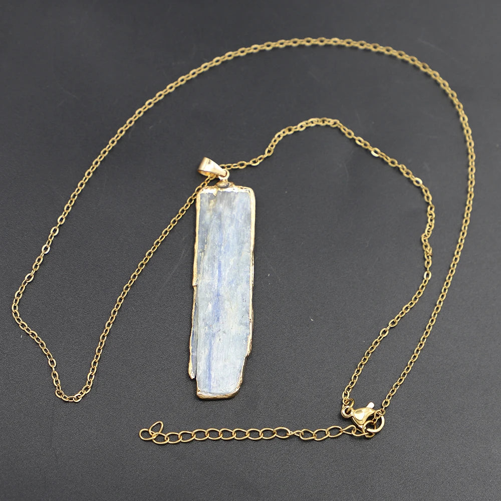 Colar de Cadeia com Pingente de Pedra Natural de Cianita – Design Fashionável com Borda Dourada