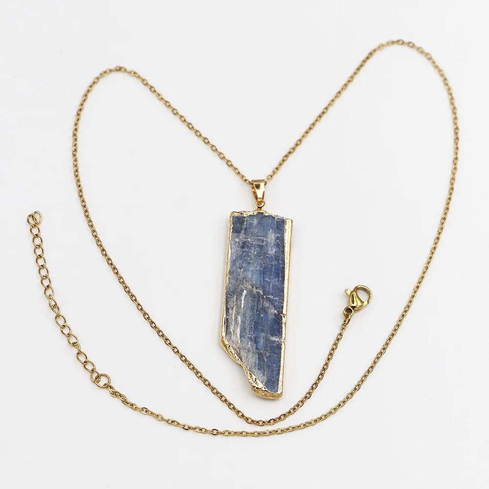 Colar de Cadeia com Pingente de Pedra Natural de Cianita – Design Fashionável com Borda Dourada