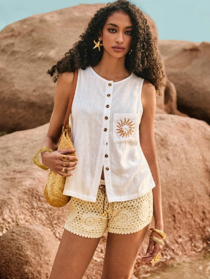 ☀️ Blusa Regata Bordada com Sol – Leveza e Energia para Seus Dias de Verão