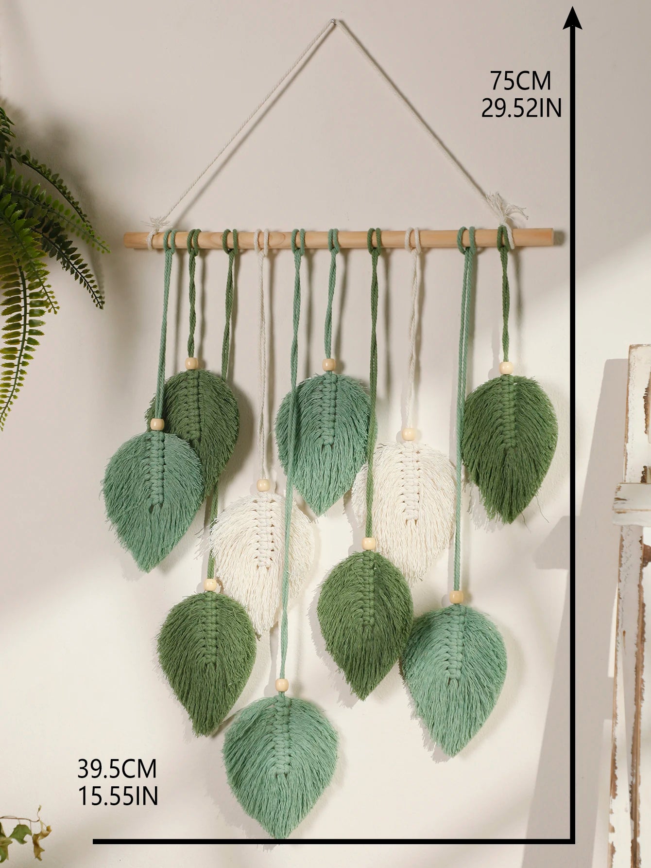 🌿 Decoração Boho – Tapeçaria de Macramê com Folhas e Penas
